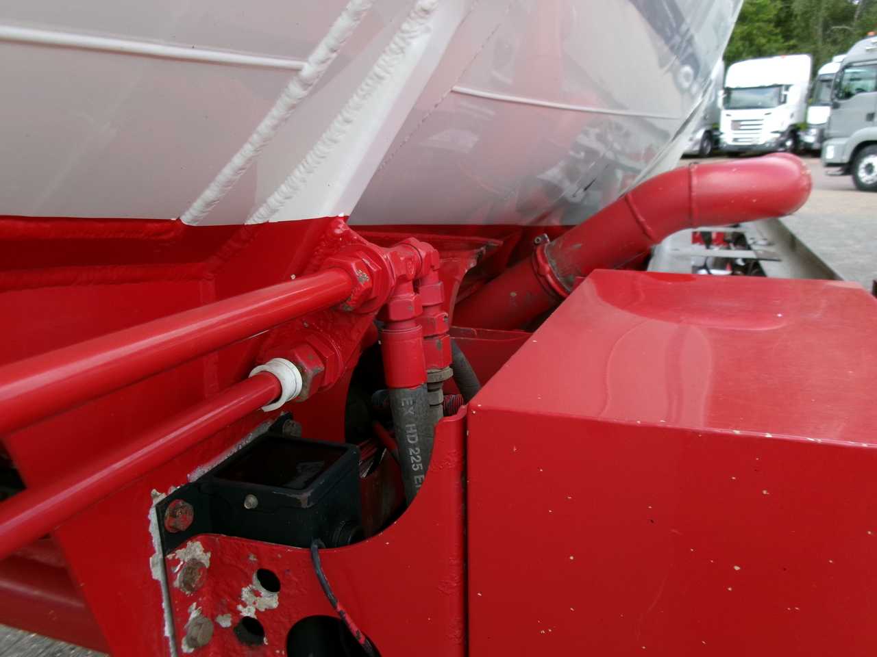 Полуприколка цистерна за транспорт на гориво Feldbinder Fuel tank alu 44.6 m3 + pump: слика 9