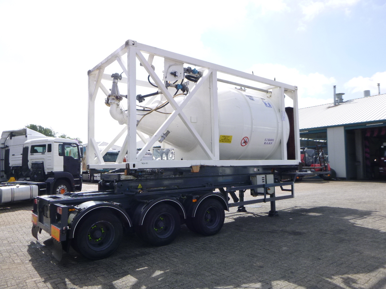 Полуприколка силос за транспорт на брашно HTS 3-axle container trailer (sliding, tipping) + 20 ft ISO silo tank container 15 m3 / 1 comp: слика 4