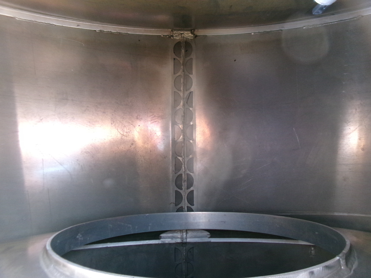 Полуприколка цистерна за транспорт на гориво Lakeland Fuel tank alu 42.8 m3 / 6 comp + pump: слика 25