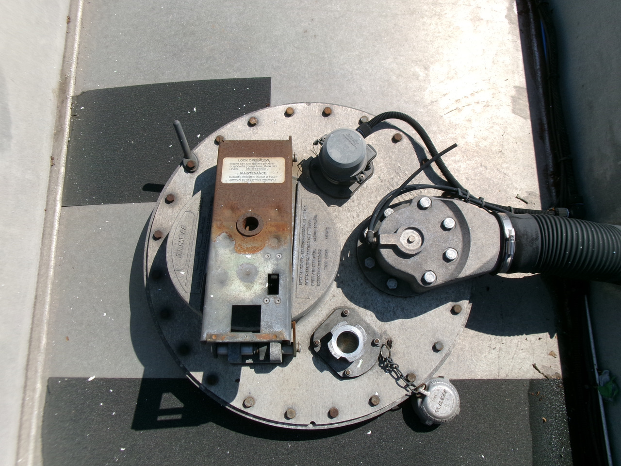 Полуприколка цистерна за транспорт на гориво Lakeland Fuel tank alu 42.8 m3 / 6 comp + pump: слика 20