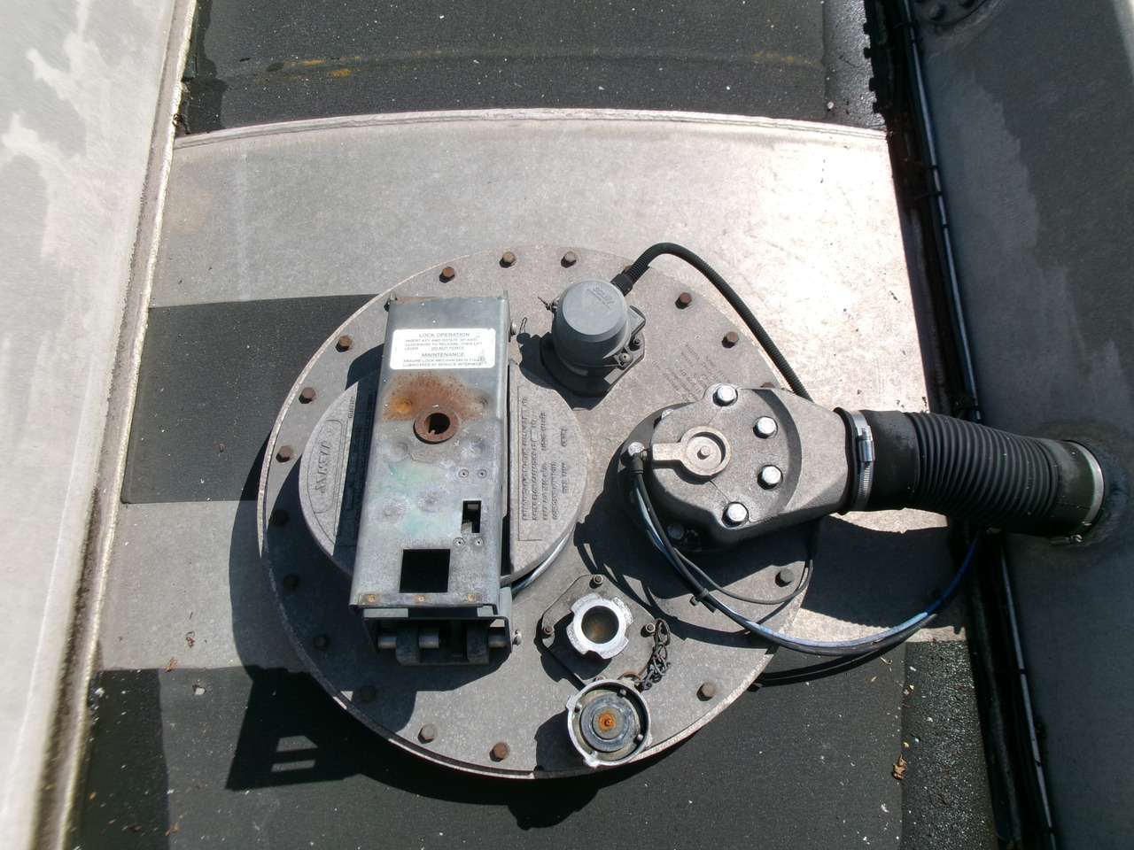 Полуприколка цистерна за транспорт на гориво Lakeland Fuel tank alu 42.8 m3 / 6 comp + pump: слика 16