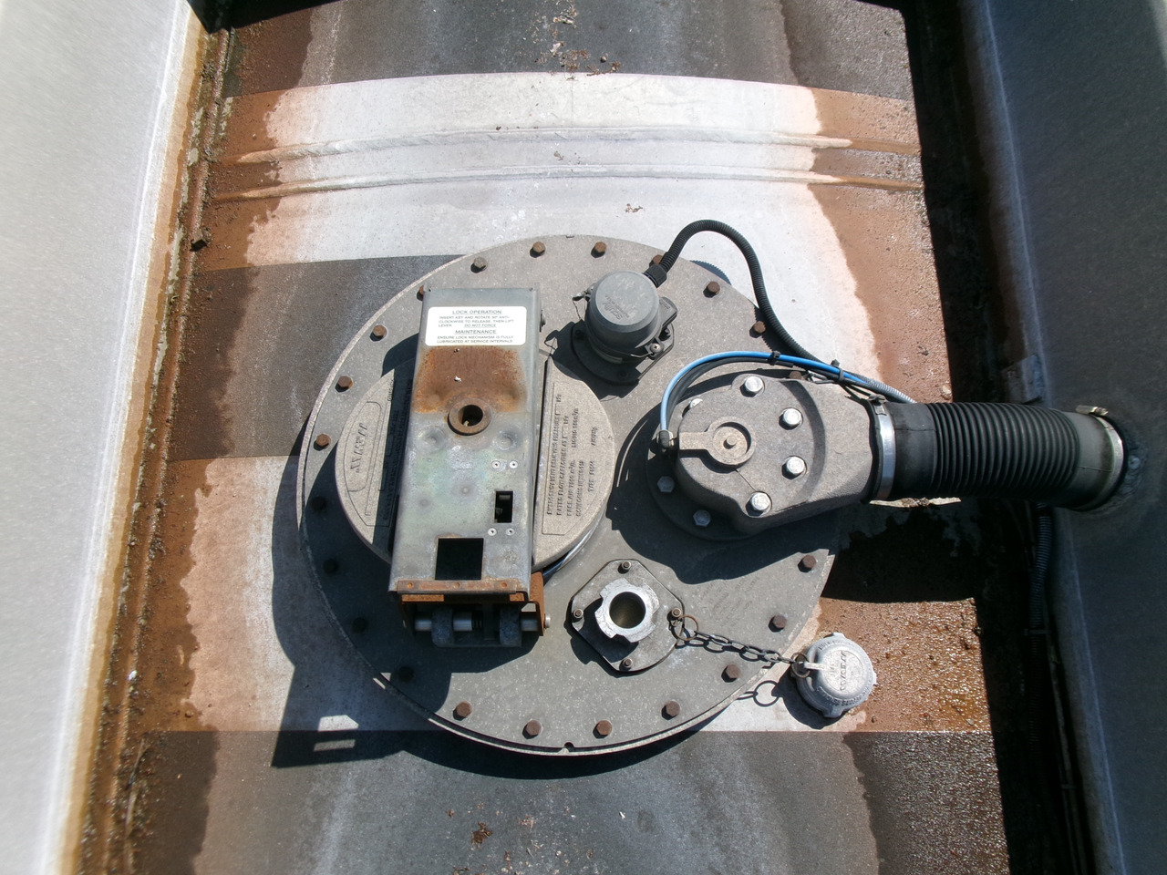 Полуприколка цистерна за транспорт на гориво Lakeland Fuel tank alu 42.8 m3 / 6 comp + pump: слика 26
