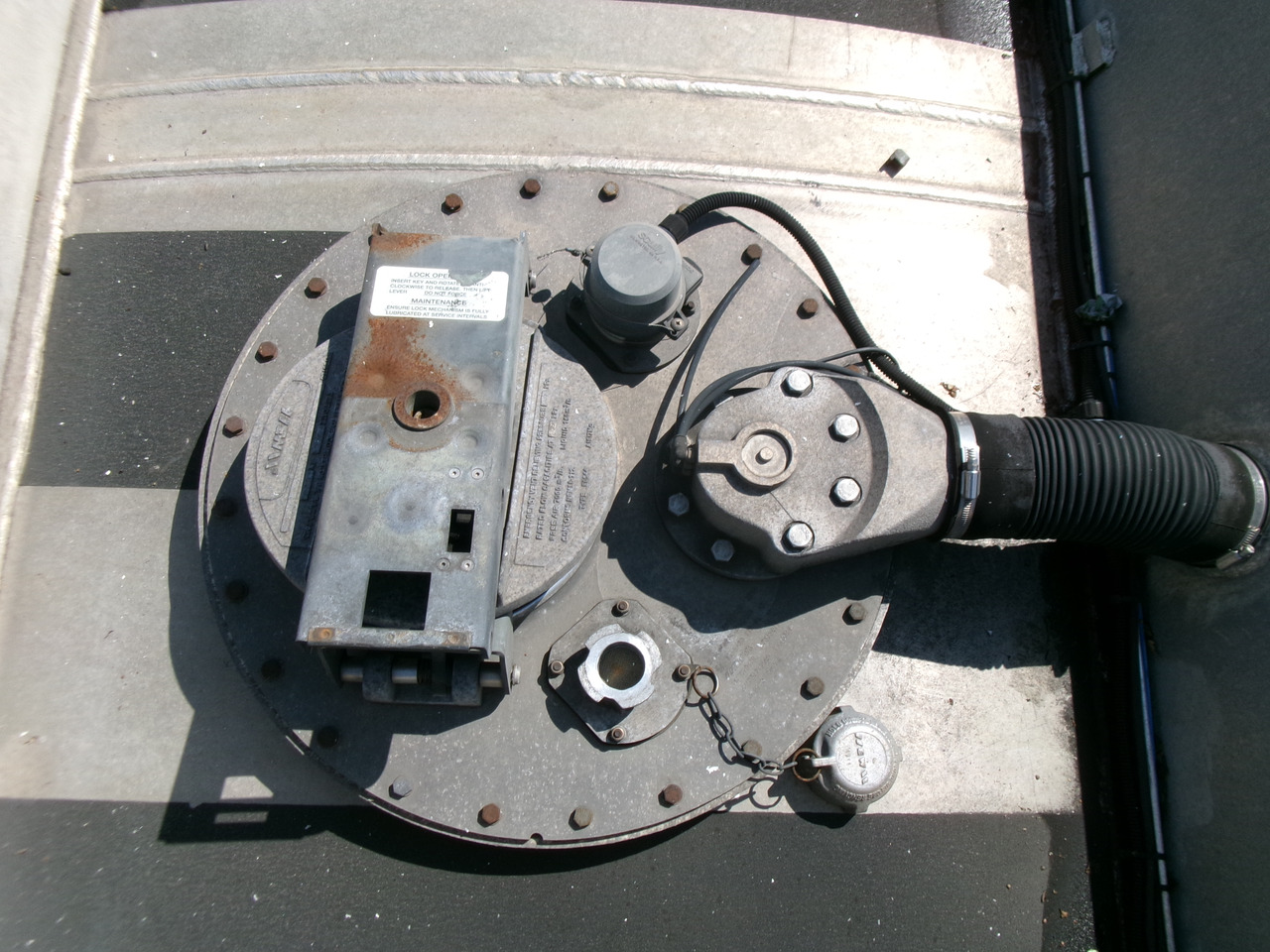 Полуприколка цистерна за транспорт на гориво Lakeland Fuel tank alu 42.8 m3 / 6 comp + pump: слика 18