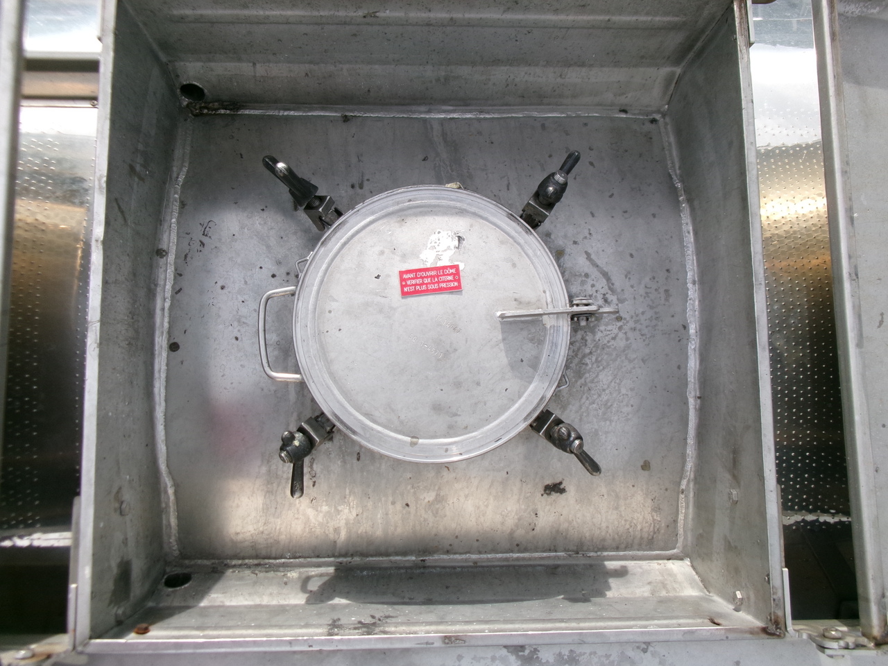 Полуприколка цистерна за транспорт на хемикалии Magyar Chemical tank inox 32.5 m3 / 1 comp: слика 13