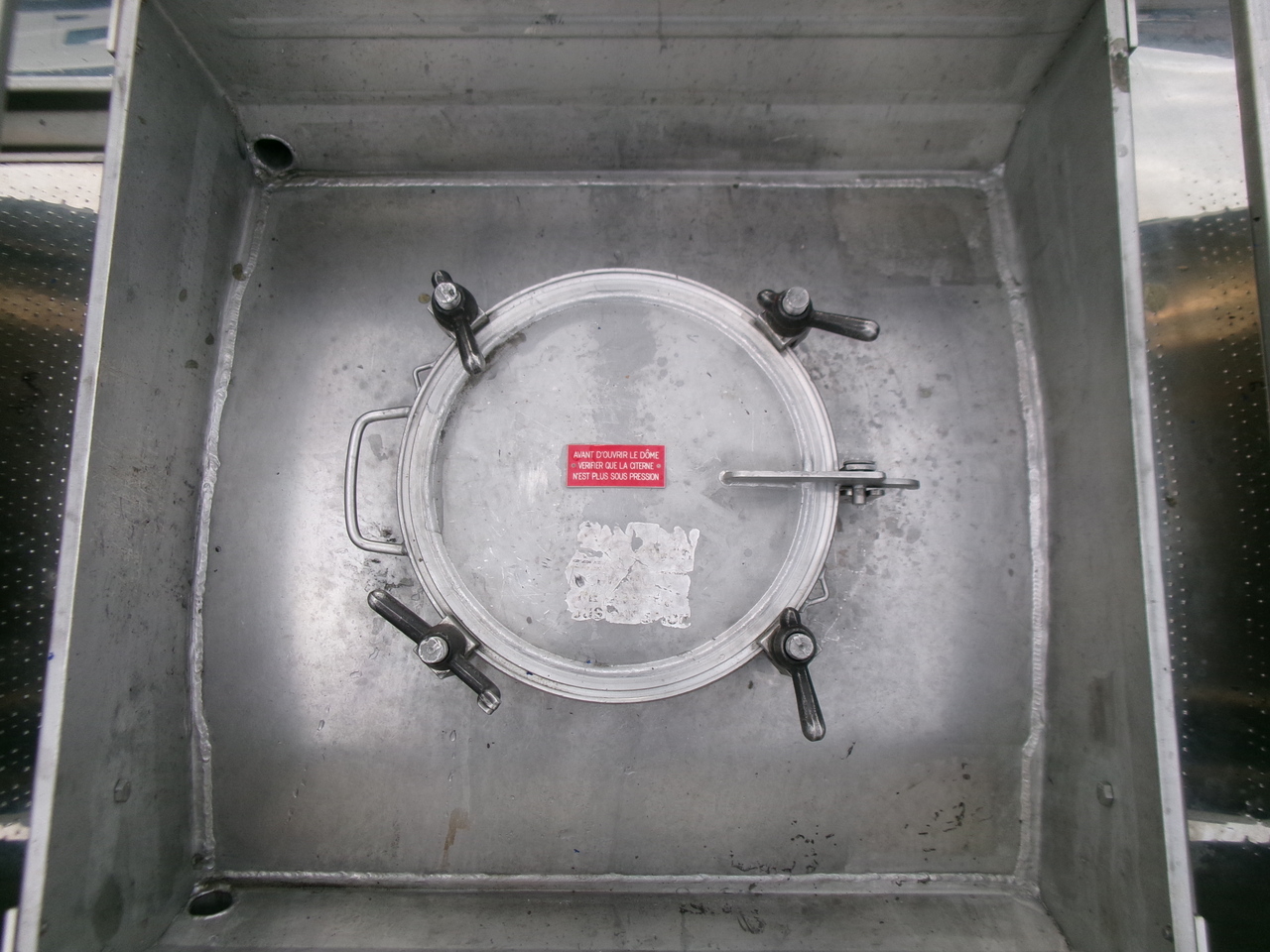 Полуприколка цистерна за транспорт на хемикалии Magyar Chemical tank inox 32.5 m3 / 1 comp: слика 24