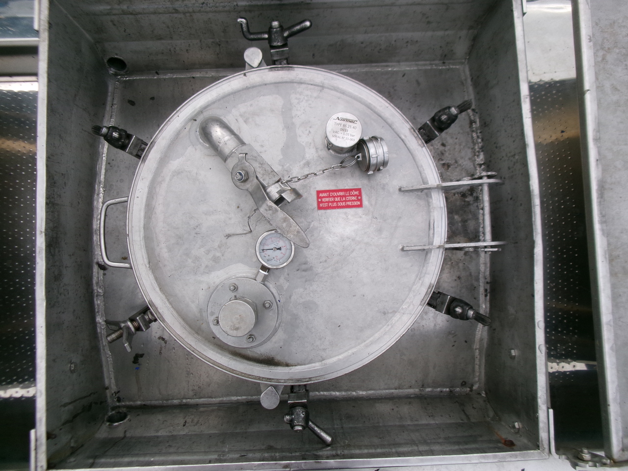 Полуприколка цистерна за транспорт на хемикалии Magyar Chemical tank inox 32.5 m3 / 1 comp: слика 20