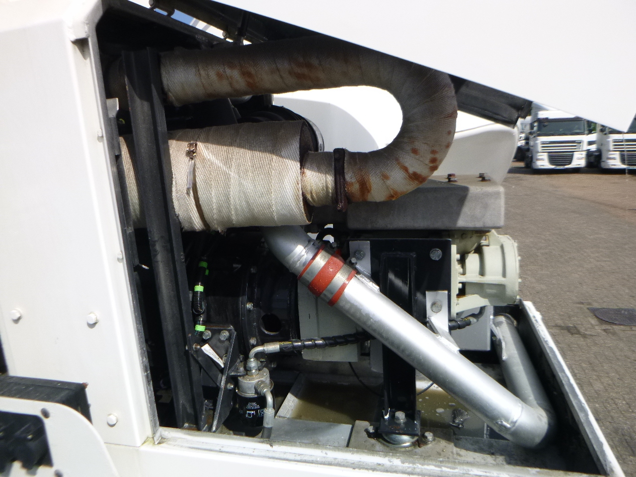 Полуприколка силос за транспорт на брашно Omeps Powder tank alu 40 m3 + engine/compressor: слика 7