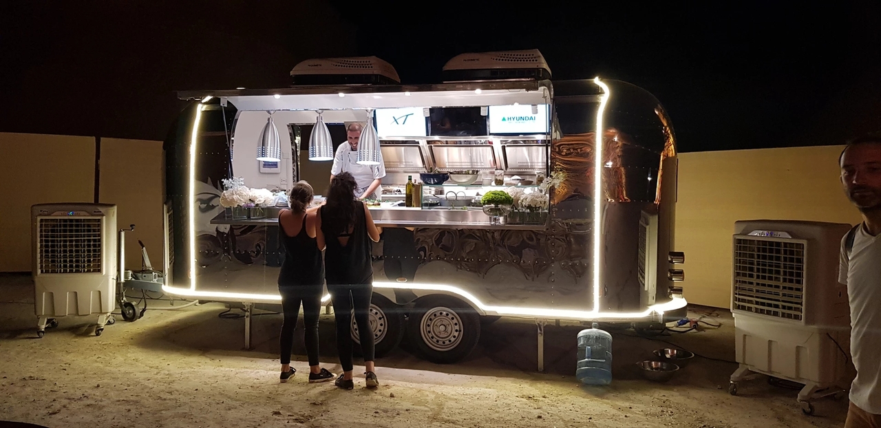 Нов Приколка за продажба на добра ERZODA Catering Trailer | Food Truck | Concession trailer | Food Trailers | catering truck | Kitchen Trailer: слика 3