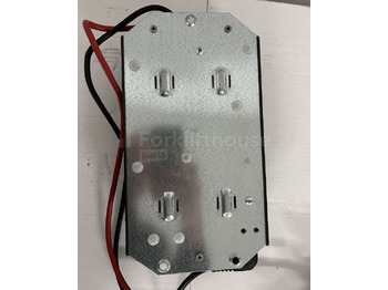 Електричен систем за Опрема за ракување со материјали Zivan F6BOMW-01040X-1 NG1 24V37.5A 230v sn. 1709412963 80A Rema battery connector: слика 2