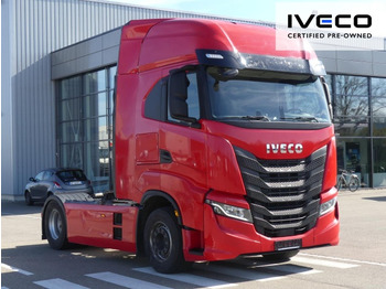 Камион влекач IVECO S-WAY