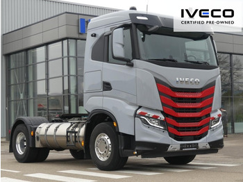 Камион влекач IVECO X-WAY