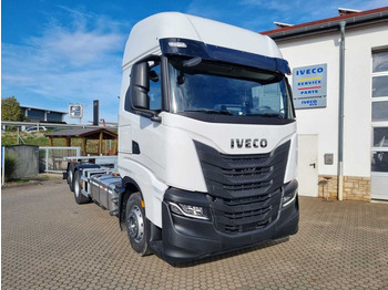 Транспортер на контејнер/ Камион со променливо тело IVECO