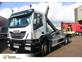 Камион со кука за подигање IVECO Stralis