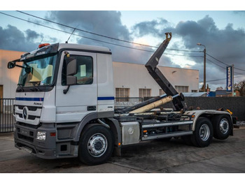 Камион со кука за подигање MERCEDES-BENZ Actros 2646
