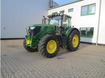 Трактор John Deere 6215R: слика 1