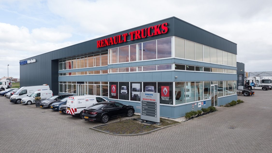 Used Truck Center B.V. undefined: слика 1