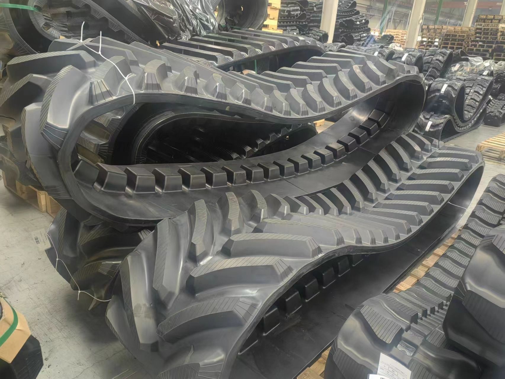 LEACH LEWIS RUBBER TRACKS LIMITED undefined: слика 7