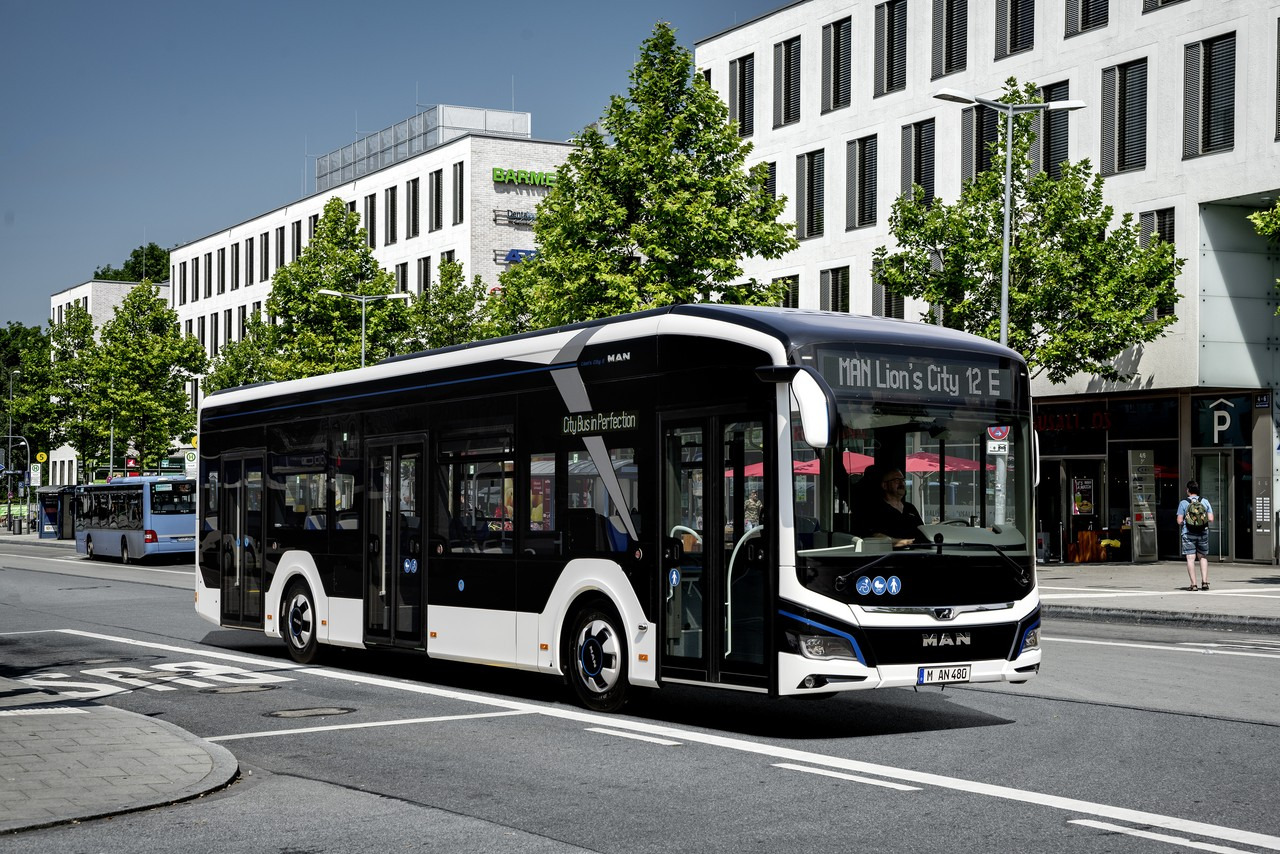 Svenska Neoplan AB - Возила за продажба undefined: слика 2