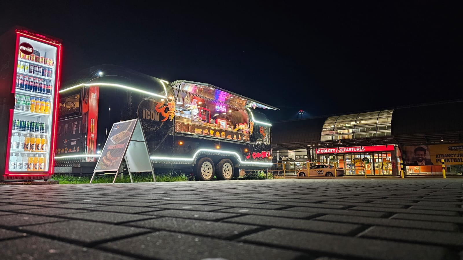 SHINE - American Food Truck - Возила за продажба undefined: слика 2