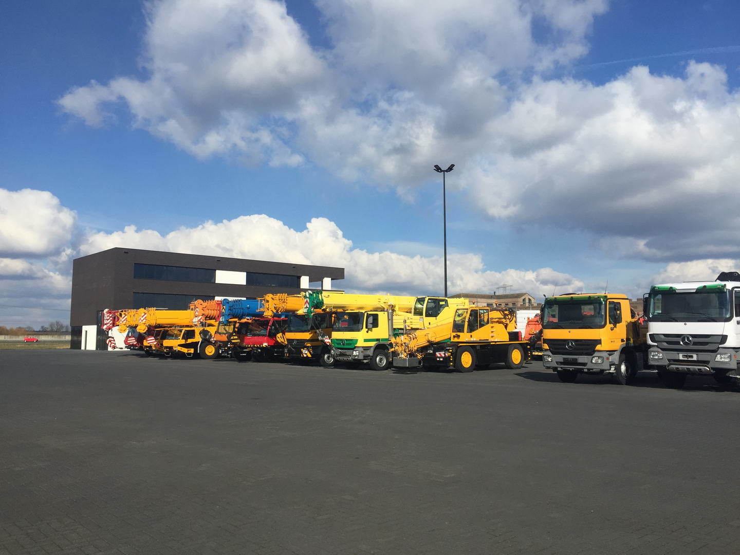 Geurts Trucks B.V. - Камиони влекачи MERCEDES-BENZ - 8x6, клима уред undefined: слика 5