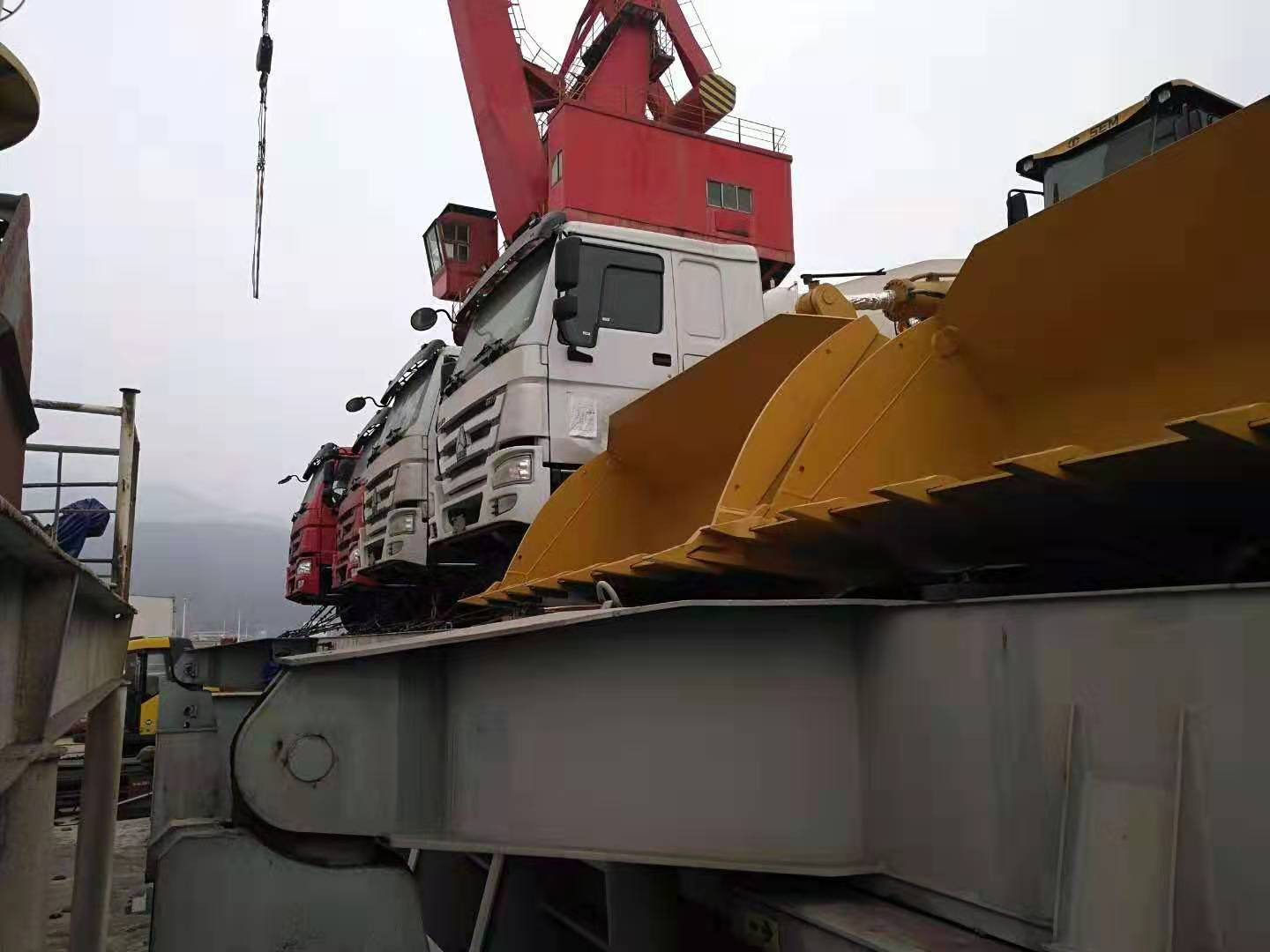 Shandong Guhong Auto Industrial CO., LTD - Камиони - 6x4, клима уред undefined: слика 9