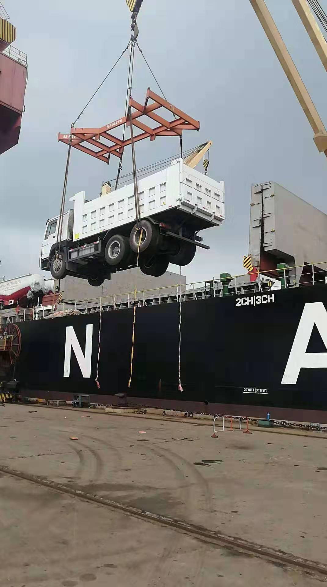 Shandong Guhong Auto Industrial CO., LTD - Камиони - 6x4, клима уред undefined: слика 4