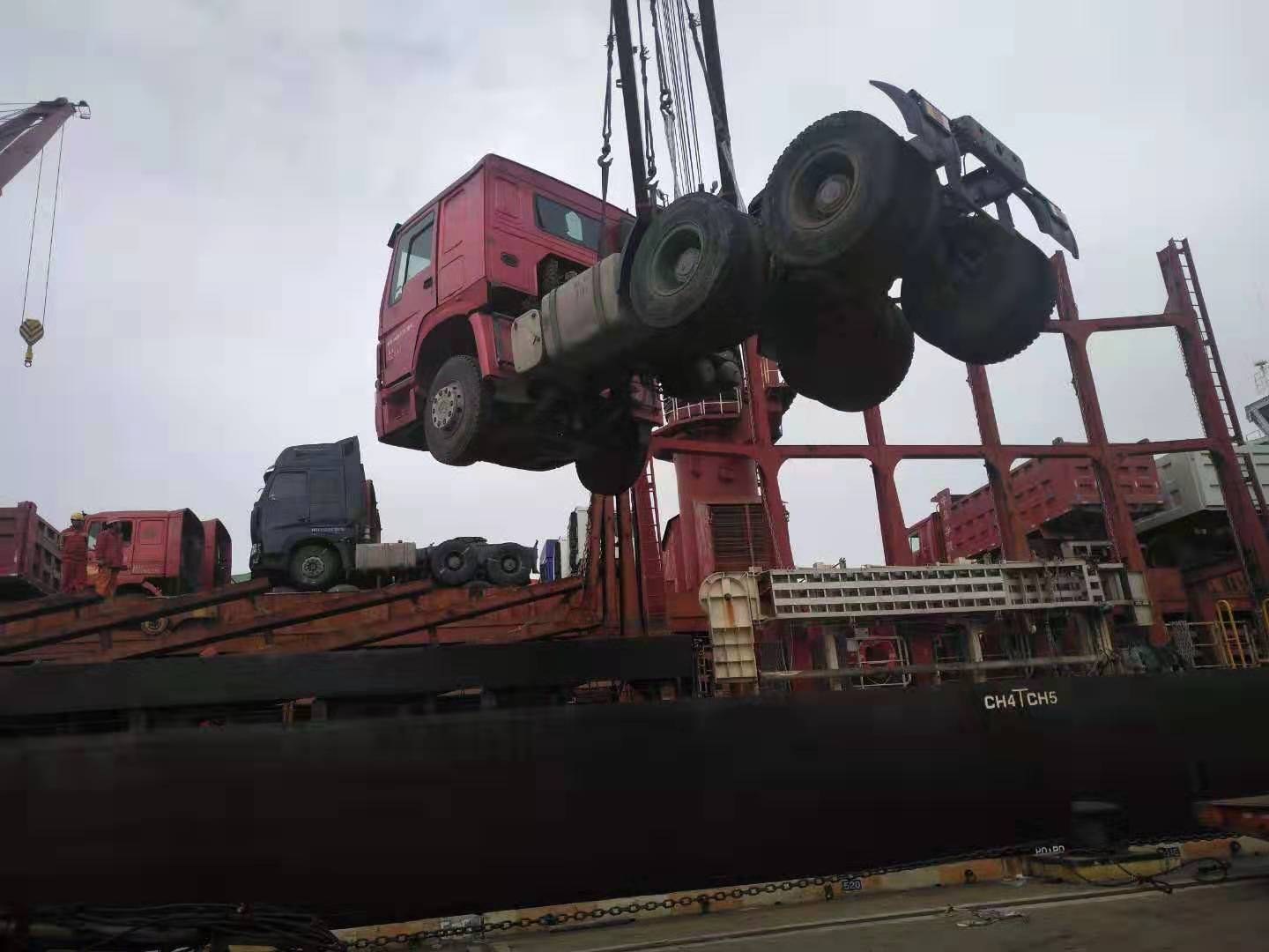 Shandong Guhong Auto Industrial CO., LTD - Камиони - 6x4, клима уред undefined: слика 6