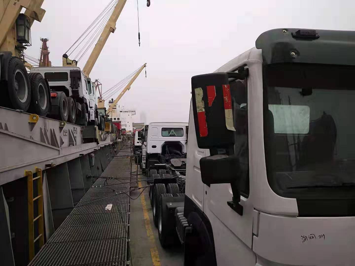 Shandong Guhong Auto Industrial CO., LTD - Камиони - 6x4, клима уред undefined: слика 10