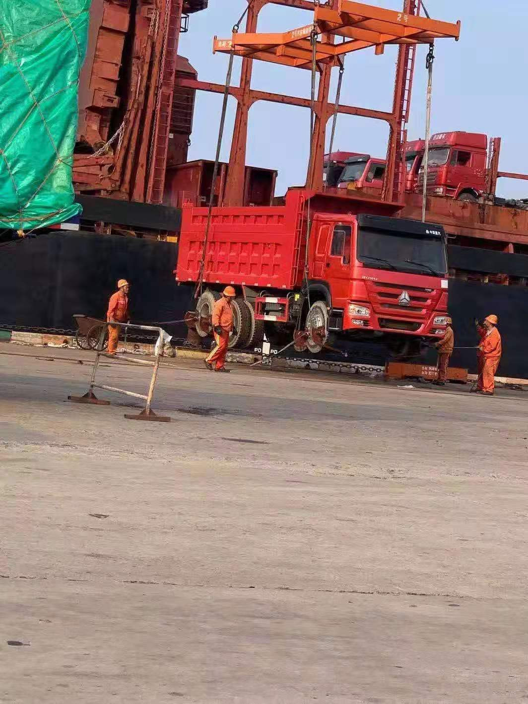 Shandong Guhong Auto Industrial CO., LTD - Камиони - 6x4, клима уред undefined: слика 5