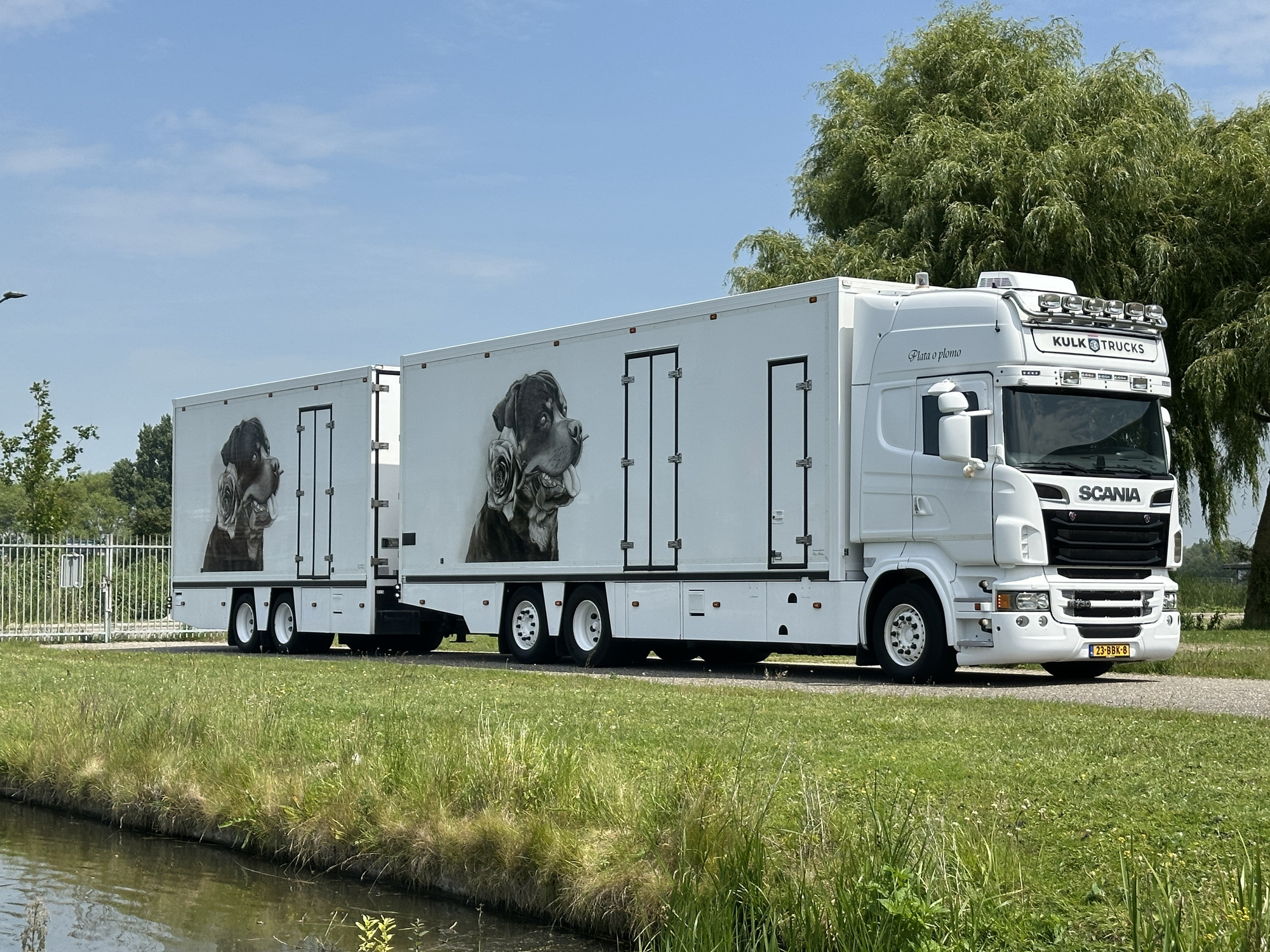 Kulk Trucks - Возила за продажба undefined: слика 1