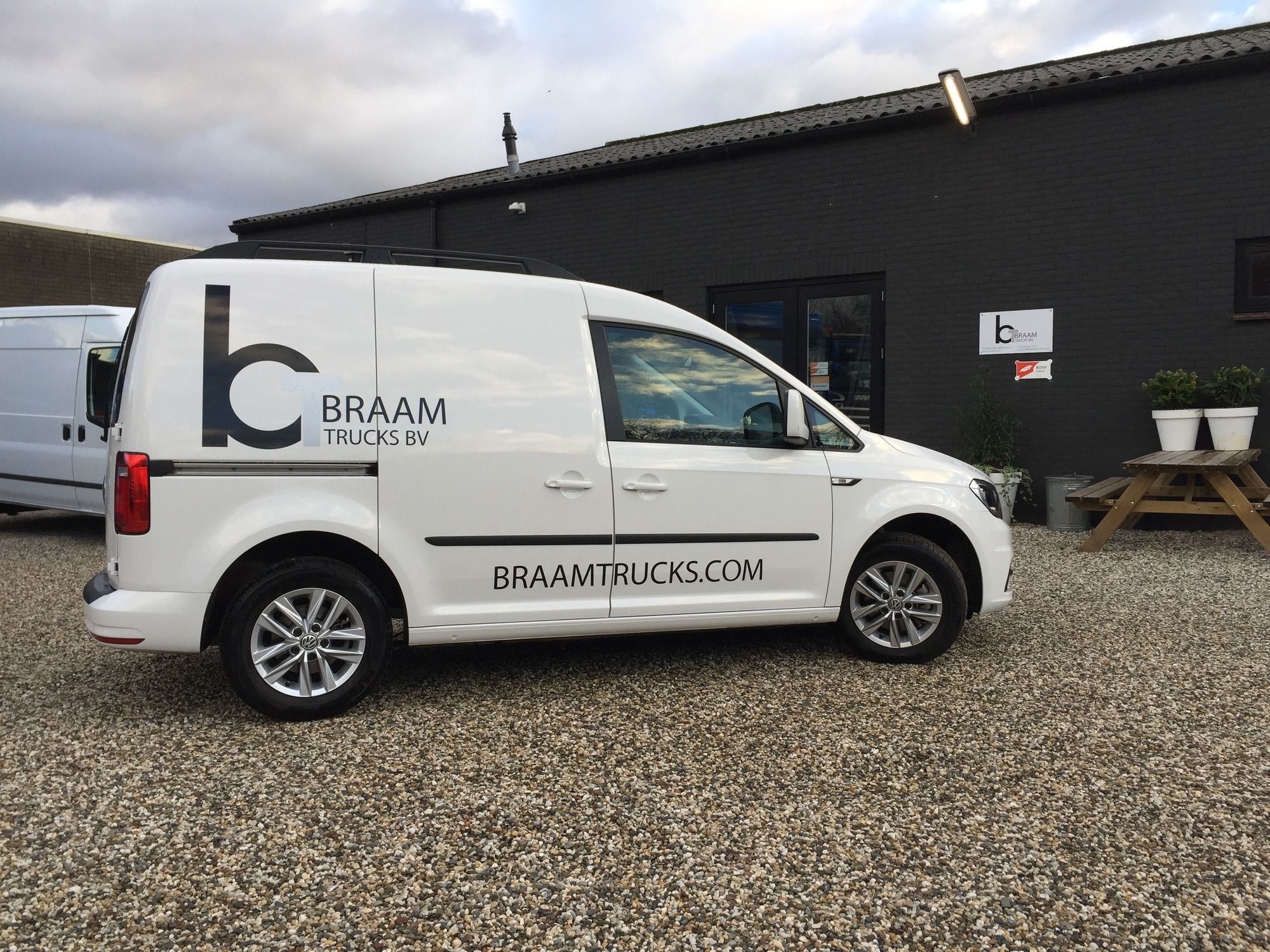 BRAAM TRUCKS & TRAILER VERHUUR B.V. - Возила за продажба undefined: слика 1