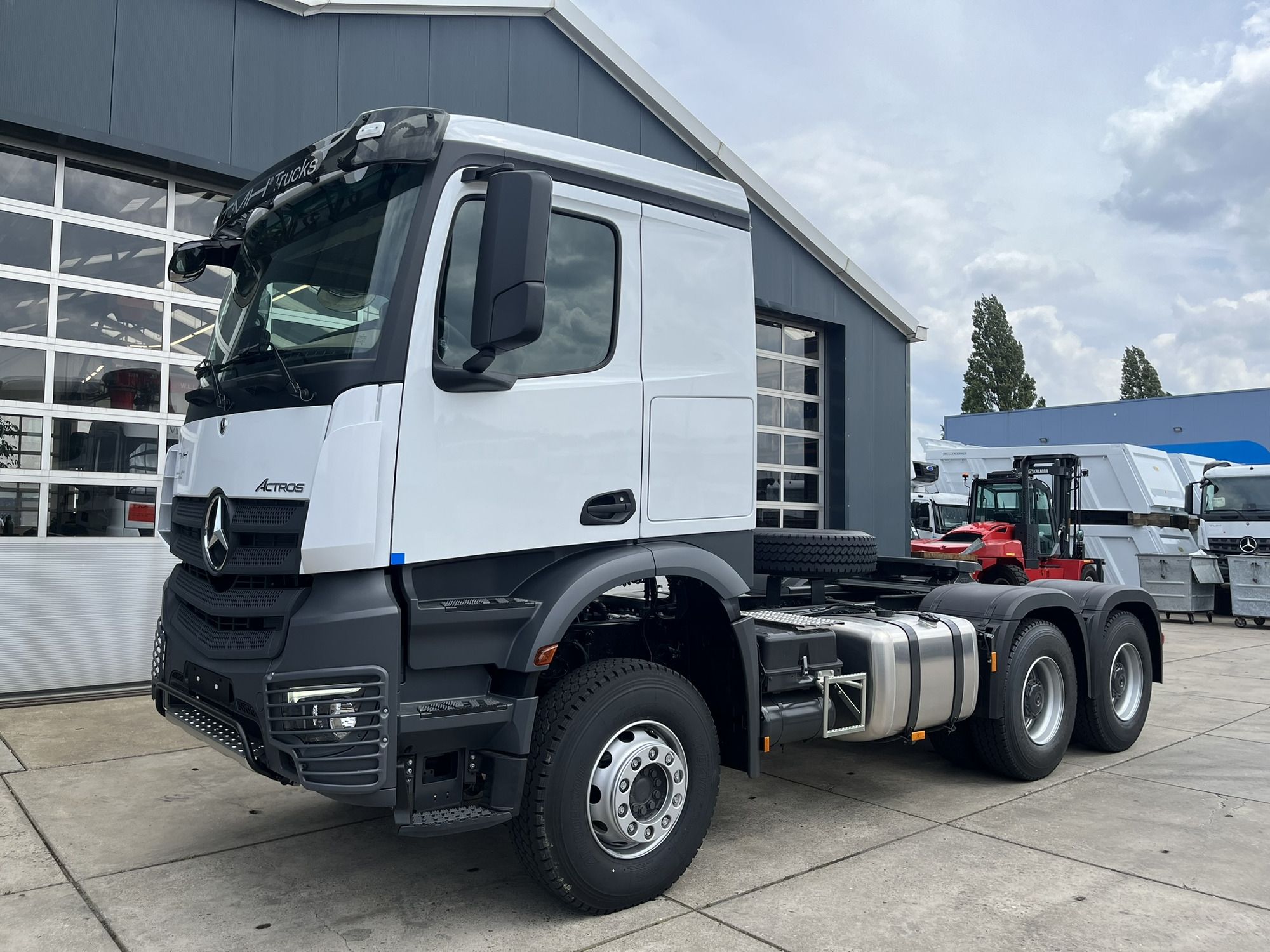 TMH Trucks undefined: слика 3