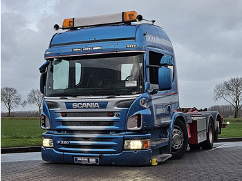 Камион со кука за подигање SCANIA P 320