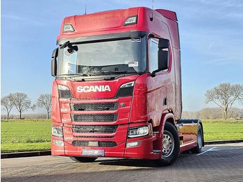 Камион влекач SCANIA R 460
