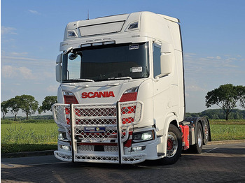Камион влекач SCANIA R