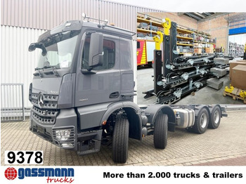 Камион со кука за подигање MERCEDES-BENZ Arocs 3251