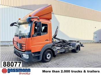 Камион со кука за подигање MERCEDES-BENZ Atego 824