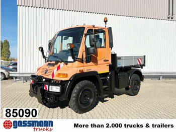 Камион со платформа UNIMOG U300