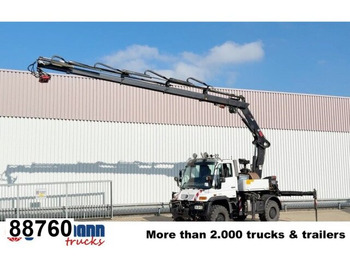 Камион со платформа UNIMOG U400