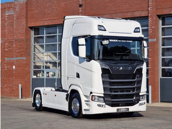 Камион влекач SCANIA