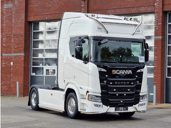Камион влекач SCANIA R 560