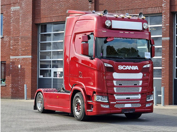 Камион влекач SCANIA S 500