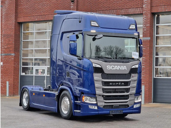 Камион влекач SCANIA S