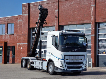 Камион со кука за подигање VOLVO FH13 460