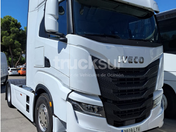 Камион влекач IVECO S-WAY