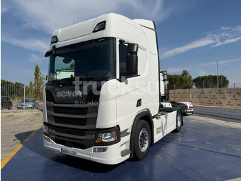 Камион влекач SCANIA R 450