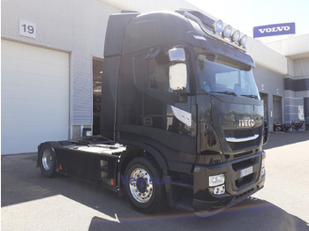 Камион влекач IVECO