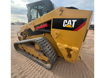 Компактен натоварувач CATERPILLAR