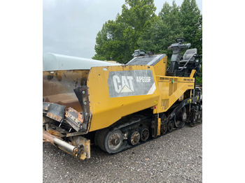 Асфалтен поплочувач CATERPILLAR AP655F