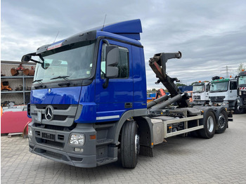 Камион со кука за подигање MERCEDES-BENZ Actros 2541